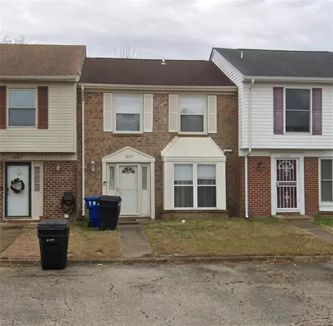 1025 Smoke Tree Ln, Virginia Beach, VA 23452