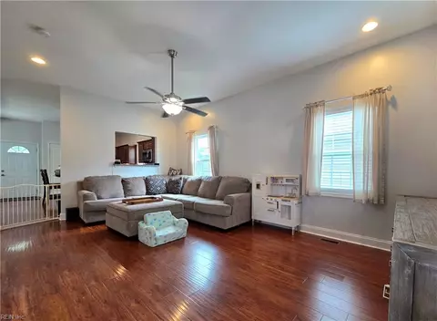 24 Moss Ave, Hampton, VA 23669 photo 4