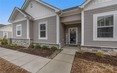 1301 Acadian Dr #D, Suffolk, VA 23434