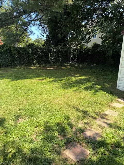 Exterior - 435 Rogers Ave, Hampton, VA 23664 photo 9 of 12