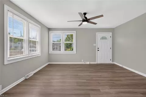 Living - 435 Rogers Ave, Hampton, VA 23664 photo 3 of 3