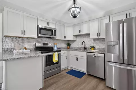 Kitchen - 435 Rogers Ave, Hampton, VA 23664 photo 2 of 4