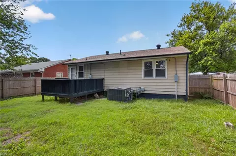 Exterior - 435 Rogers Ave, Hampton, VA 23664 photo 6 of 12