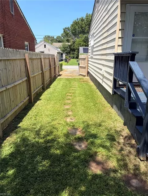 Exterior - 435 Rogers Ave, Hampton, VA 23664 photo 12 of 12