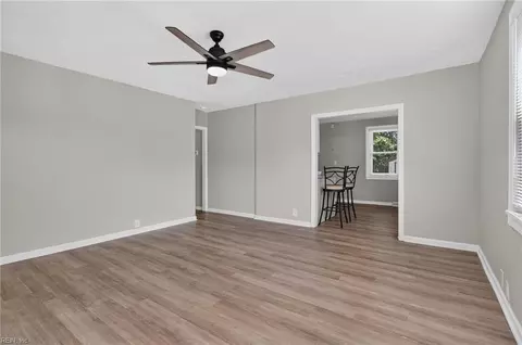 Living - 435 Rogers Ave, Hampton, VA 23664 photo 2 of 3