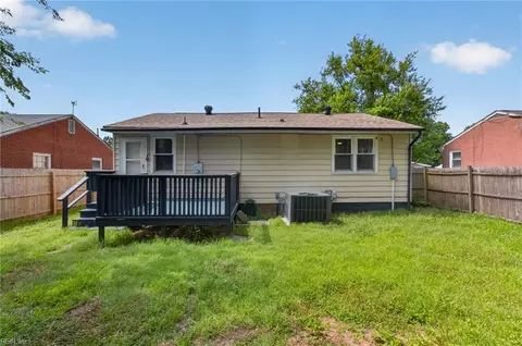 Exterior - 435 Rogers Ave, Hampton, VA 23664 photo 5 of 12
