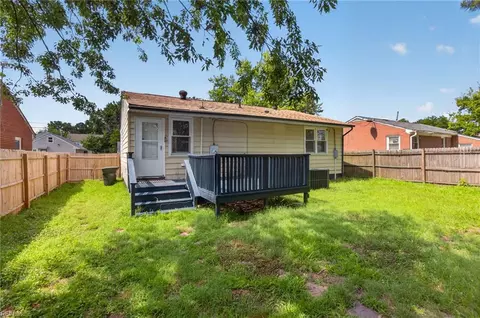 Exterior - 435 Rogers Ave, Hampton, VA 23664 photo 4 of 12