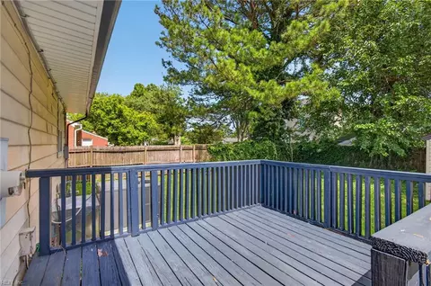 Exterior - 435 Rogers Ave, Hampton, VA 23664 photo 11 of 12