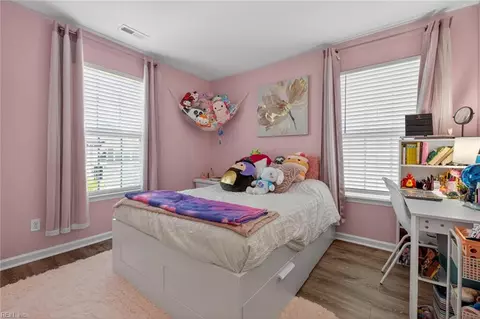 Bedroom - 513 Simpson Ln, Chesapeake, VA 23323 photo 9 of 10