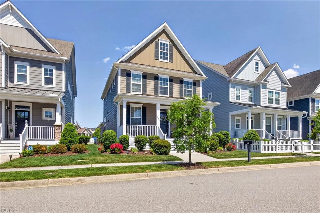 Exterior - 513 Simpson Ln, Chesapeake, VA 23323 photo 1 of 9