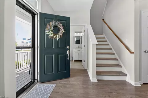 Entry Way - 513 Simpson Ln, Chesapeake, VA 23323 photo 2 of 9