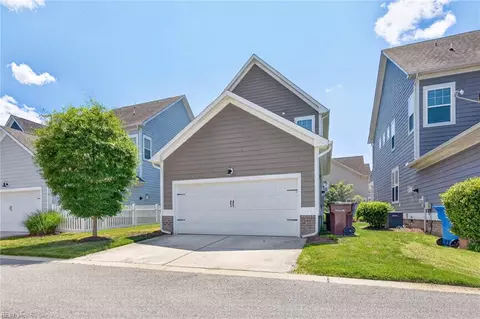 Exterior - 513 Simpson Ln, Chesapeake, VA 23323 photo 7 of 9