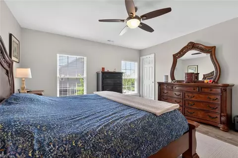 Bedroom - 513 Simpson Ln, Chesapeake, VA 23323 photo 6 of 10