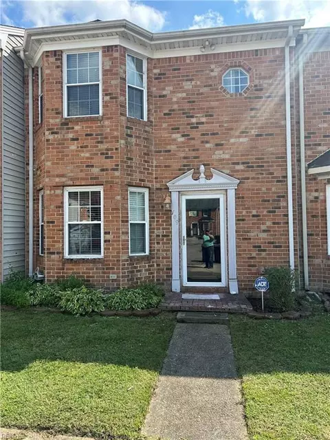 709 Montrose Ct, Chesapeake, VA 23320