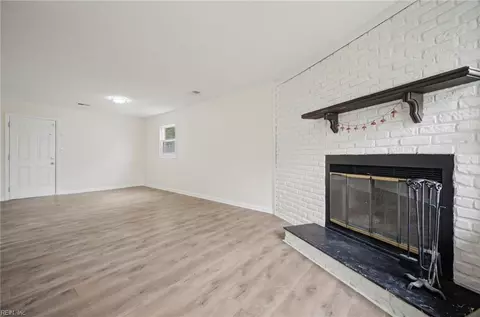 Living - 7416 Davidson St, Norfolk, VA 23513 photo 5 of 6