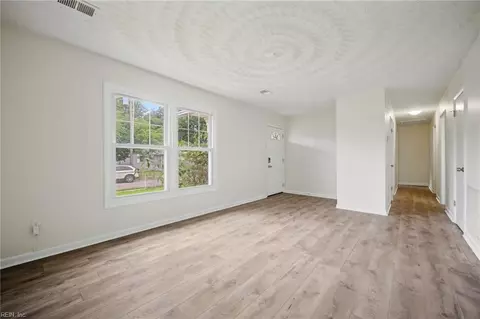 Entry Way - 7416 Davidson St, Norfolk, VA 23513 photo 1 of 4