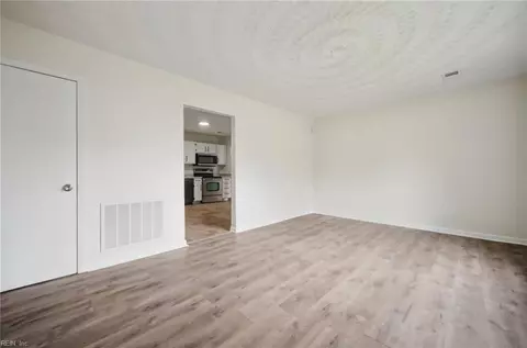 Living - 7416 Davidson St, Norfolk, VA 23513 photo 1 of 6