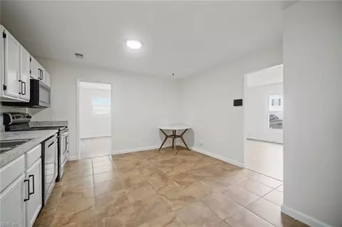 Entry Way - 7416 Davidson St, Norfolk, VA 23513 photo 3 of 4