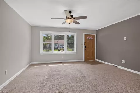Living - 129 Cynthia Dr, Hampton, VA 23666 photo 3 of 4
