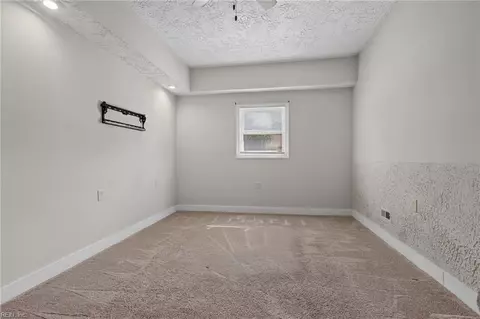 Bedroom - 129 Cynthia Dr, Hampton, VA 23666 photo 2 of 7