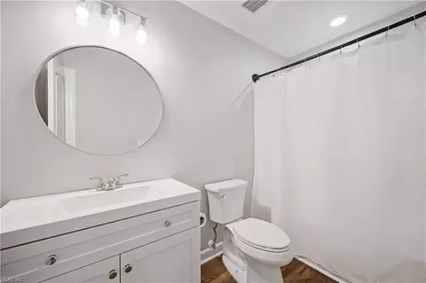 Bath - 145 Sinclair Ln, Chesapeake, VA 23322 photo 3 of 3