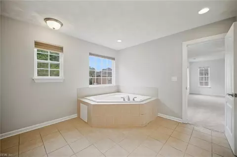 Entry Way - 145 Sinclair Ln, Chesapeake, VA 23322 photo 6 of 7