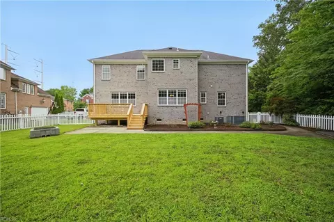 Exterior - 145 Sinclair Ln, Chesapeake, VA 23322 photo 4 of 6