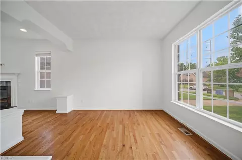 Living - 145 Sinclair Ln, Chesapeake, VA 23322 photo 3 of 7