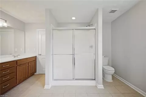 Bath - 145 Sinclair Ln, Chesapeake, VA 23322 photo 2 of 3