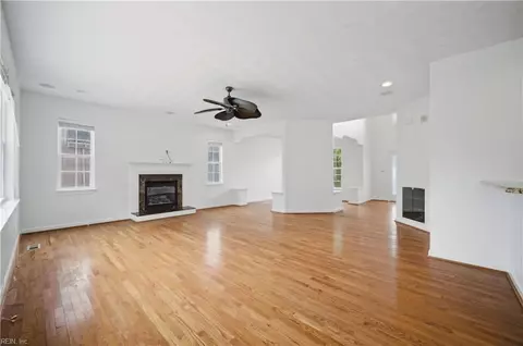 Living - 145 Sinclair Ln, Chesapeake, VA 23322 photo 5 of 7