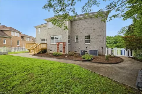 Exterior - 145 Sinclair Ln, Chesapeake, VA 23322 photo 5 of 6