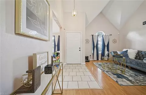 9 Centre Port Cir, Portsmouth, VA 23703