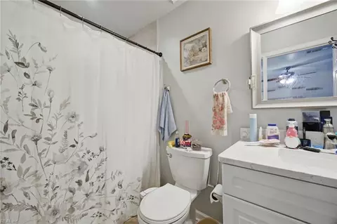 Bath - 111 Dunn Cir, Hampton, VA 23666 photo 2 of 3