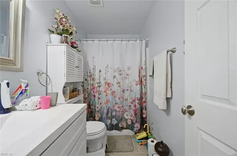 Bath - 111 Dunn Cir, Hampton, VA 23666 photo 3 of 3