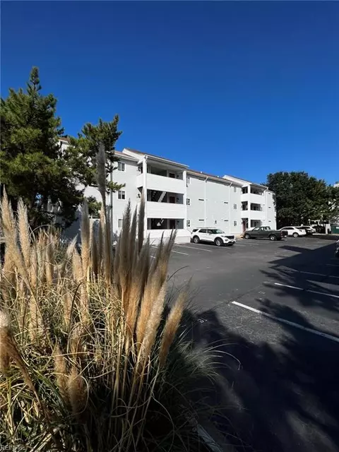 2320 Starfish Rd #302, Virginia Beach, VA 23451