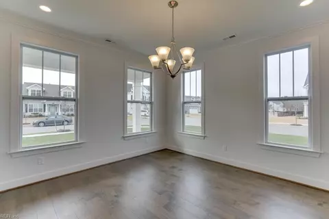 Dining - 2217 Nantucket Ave, Chesapeake, VA 23321 photo 2 of 2
