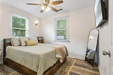 Bedroom - 140 Glenwood Rd, Hampton, VA 23669 photo 4 of 6