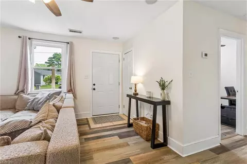 Entry Way - 140 Glenwood Rd, Hampton, VA 23669 photo 2 of 2