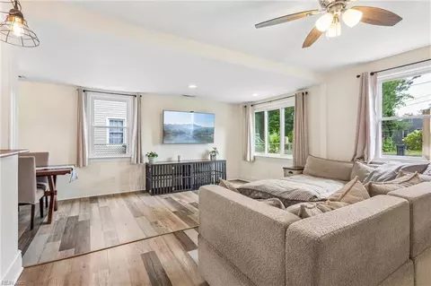 Living - 140 Glenwood Rd, Hampton, VA 23669 photo 1 of 2
