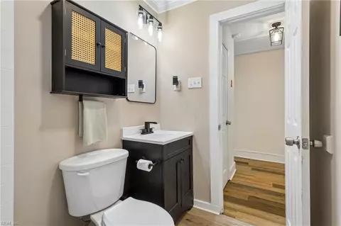 Bath - 140 Glenwood Rd, Hampton, VA 23669 photo 2 of 2
