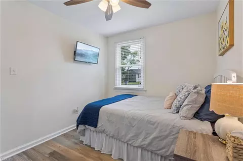 Bedroom - 140 Glenwood Rd, Hampton, VA 23669 photo 2 of 6