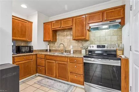 Kitchen - 140 Glenwood Rd, Hampton, VA 23669 photo 3 of 3