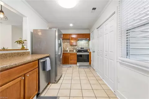 Kitchen - 140 Glenwood Rd, Hampton, VA 23669 photo 1 of 3