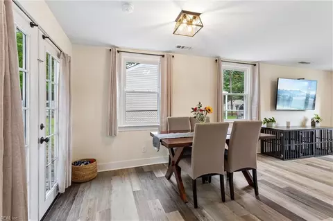 Dining - 140 Glenwood Rd, Hampton, VA 23669 photo 2 of 2