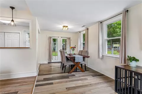 Dining - 140 Glenwood Rd, Hampton, VA 23669 photo 1 of 2