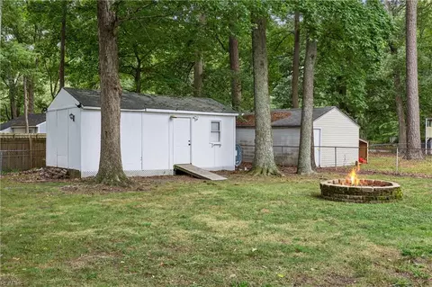 Exterior - 140 Glenwood Rd, Hampton, VA 23669 photo 10 of 13