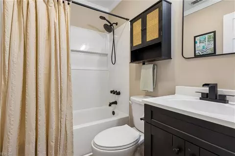 Bath - 140 Glenwood Rd, Hampton, VA 23669 photo 1 of 2