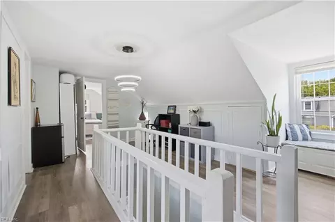 Entry Way - 3818 Wayne Cir, Norfolk, VA 23513 photo 3 of 4