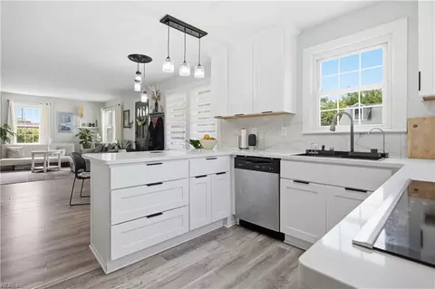 Kitchen - 3818 Wayne Cir, Norfolk, VA 23513 photo 3 of 4