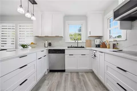 Kitchen - 3818 Wayne Cir, Norfolk, VA 23513 photo 2 of 4